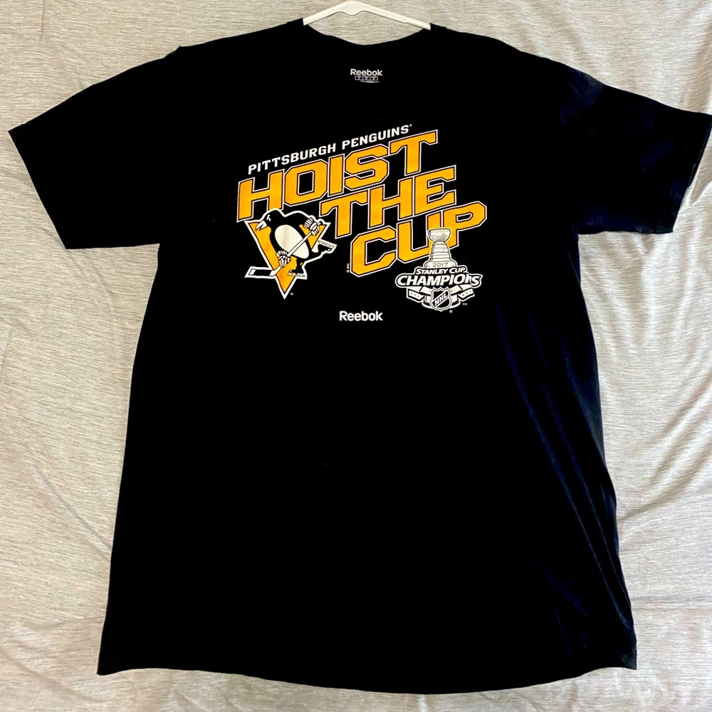 Men’s Large Reebok Pittsburgh Penguins 2017 Stanley Cup Champions Tee Shirt